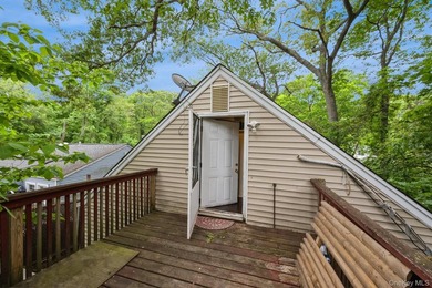 Welcome to your own private treetop retreat in the heart of - photo 17