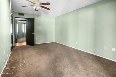 SHORT SALE. Spacious and hard to find 3-bedroom townhome end - photo 18