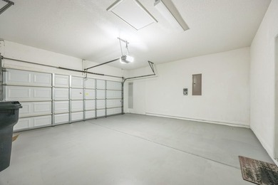 Welcome to this well-proportioned single-family residence - photo 19