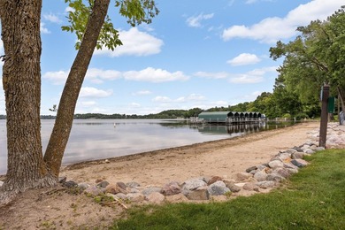 Lake Minnetonka living at its finest. Better than new - photo 4
