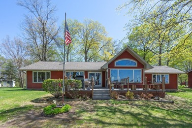 Gorgeous custom renovated *4-bedroom, 2-bath lake home on the - photo 4