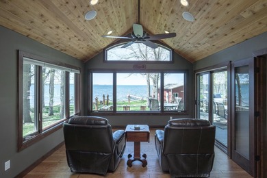 Gorgeous custom renovated *4-bedroom, 2-bath lake home on the - photo 6