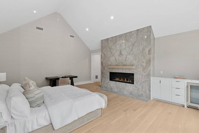 Ready for immediate occupancy and fully furnished. Stunning new - photo 15
