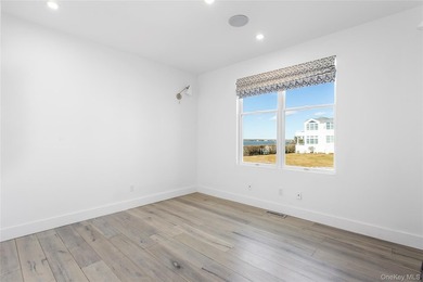 Nestled in the exclusive Hampton Court & Marina community at 580 - photo 7