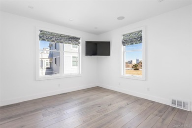 Nestled in the exclusive Hampton Court & Marina community at 580 - photo 10