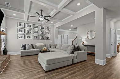 Welcome to this beautifully maintained 5-bedroom, 4-bathroom - photo 13