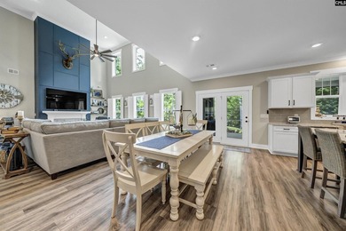 Stunning custom home with timeless charm! Welcome to this - photo 14