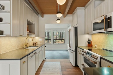 Experience elevated living in Black Butte Ranch with this - photo 14
