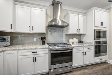 Stunning custom home with timeless charm! Welcome to this - photo 16