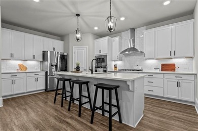 Welcome to this beautifully maintained 5-bedroom, 4-bathroom - photo 16