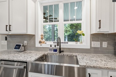 Stunning custom home with timeless charm! Welcome to this - photo 17