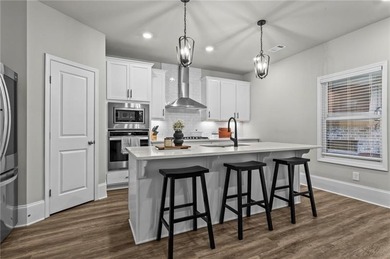 Welcome to this beautifully maintained 5-bedroom, 4-bathroom - photo 18