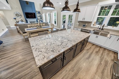 Stunning custom home with timeless charm! Welcome to this - photo 19
