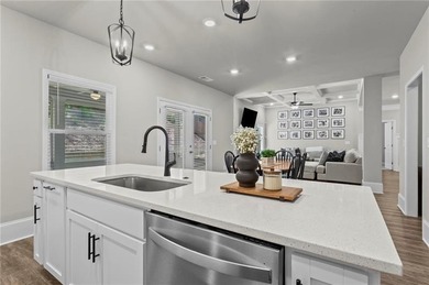 Welcome to this beautifully maintained 5-bedroom, 4-bathroom - photo 19