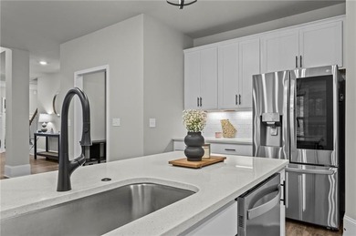 Welcome to this beautifully maintained 5-bedroom, 4-bathroom - photo 20