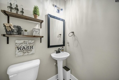 Stunning custom home with timeless charm! Welcome to this - photo 21