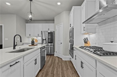 Welcome to this beautifully maintained 5-bedroom, 4-bathroom - photo 21