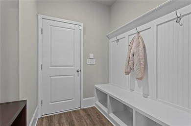 Welcome to this beautifully maintained 5-bedroom, 4-bathroom - photo 22