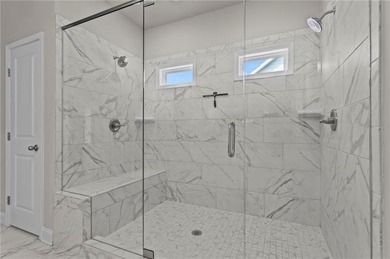 Welcome to this beautifully maintained 5-bedroom, 4-bathroom - photo 32