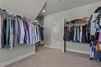 Welcome to this beautifully maintained 5-bedroom, 4-bathroom - photo 34