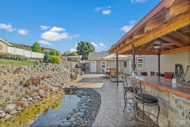 Stunning oasis with saltwater pool and outdoor entertaining - photo 34