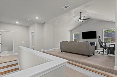 Welcome to this beautifully maintained 5-bedroom, 4-bathroom - photo 35