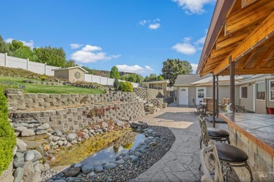 Stunning oasis with saltwater pool and outdoor entertaining - photo 35
