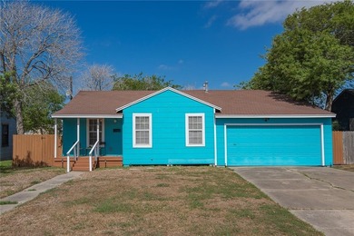 Charming coastal retreat in the heart of Corpus Christi! This - photo 1
