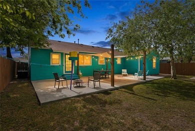 Charming coastal retreat in the heart of Corpus Christi! This - photo 2