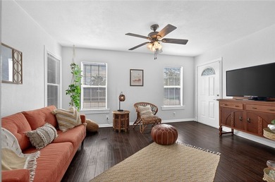 Charming coastal retreat in the heart of Corpus Christi! This - photo 6