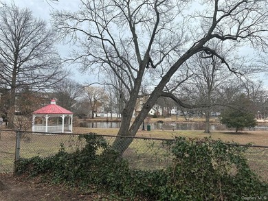 Beautiful lakefront property on private side of Peterkin Lake - photo 4