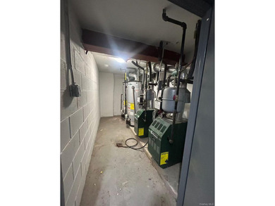 Prime Mixed-Use Investment Opportunity! Well-maintained - photo 11