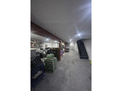 Prime Mixed-Use Investment Opportunity! Well-maintained - photo 12