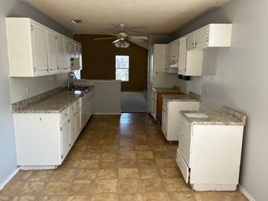 HUD owned property. Case #495-704555. HUD properties are sold - photo 3