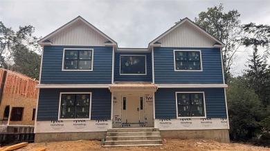 (private lake, pond, coastal) Home Sale Pending in Mill Neck New York