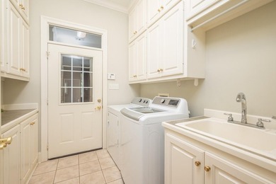Stunning, triple split 4BD, 3BA, 2,769 sf, one-story brick home - photo 13
