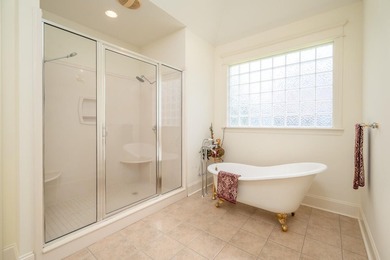 Stunning, triple split 4BD, 3BA, 2,769 sf, one-story brick home - photo 15