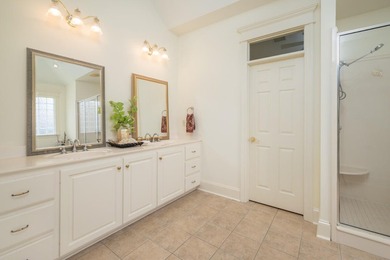 Stunning, triple split 4BD, 3BA, 2,769 sf, one-story brick home - photo 16