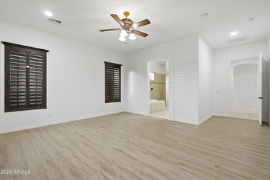 Luxury living awaits in Gilbert's premier gated golf community - photo 17