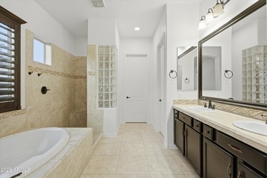 Luxury living awaits in Gilbert's premier gated golf community - photo 18