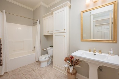 Stunning, triple split 4BD, 3BA, 2,769 sf, one-story brick home - photo 18