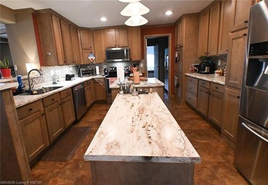 Dream property awaits! This 3 bedroom 2 bath custom built - photo 19
