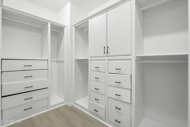 Luxury living awaits in Gilbert's premier gated golf community - photo 20