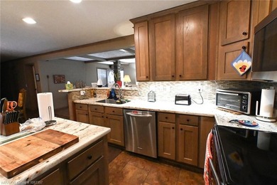 Dream property awaits! This 3 bedroom 2 bath custom built - photo 20