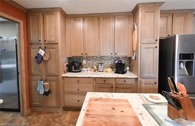 Dream property awaits! This 3 bedroom 2 bath custom built - photo 21