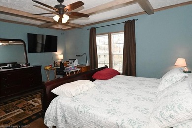 Dream property awaits! This 3 bedroom 2 bath custom built - photo 24