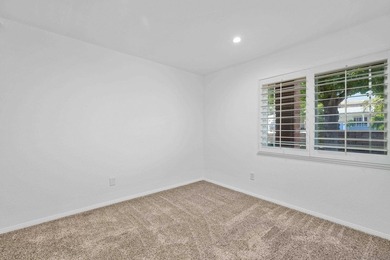 Welcome to this beautifully maintained single story home - photo 25