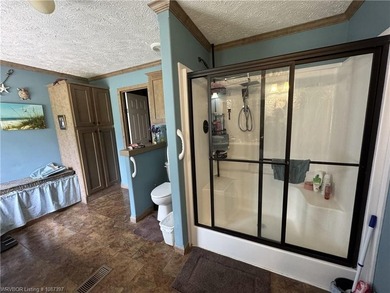 Dream property awaits! This 3 bedroom 2 bath custom built - photo 28