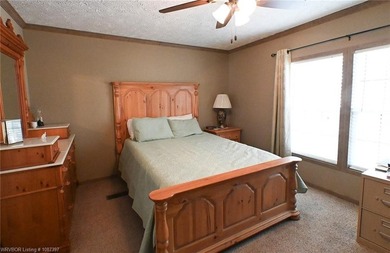 Dream property awaits! This 3 bedroom 2 bath custom built - photo 29