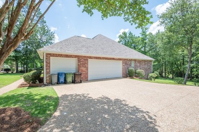 Stunning, triple split 4BD, 3BA, 2,769 sf, one-story brick home - photo 33